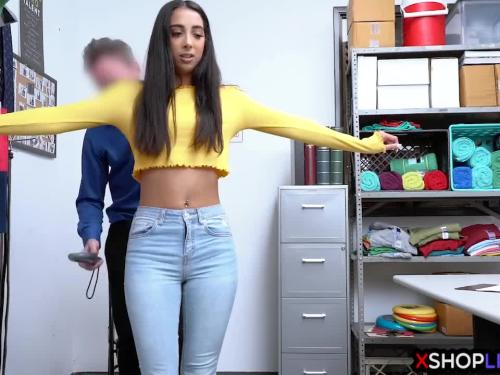 Latina teenager made a problem in people and got fucked