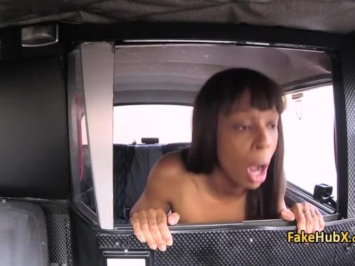 Ebony gal pays taxi with pussy