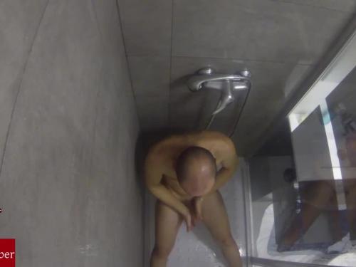 Solitary masturbation in the shower and cumshot in the face of his girl. cri003
