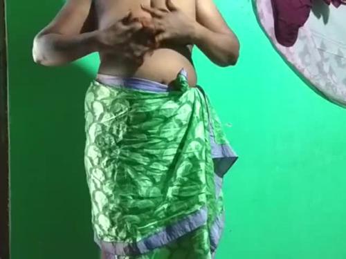 Desi indian horny tamil telugu kannada malayalam hindi vanitha displaying big boobs and shaved pussy push boobs push nip